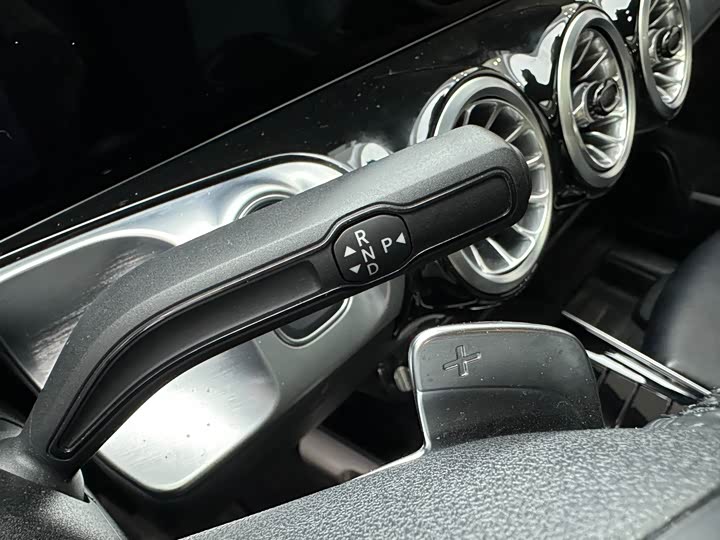 Mercedes-Benz EQB 2022 2022款 EQB 350 4MATIC 首发特别版