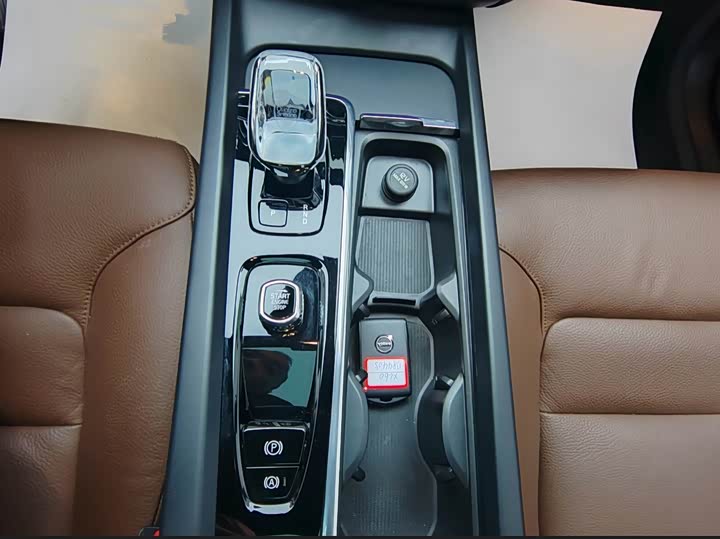 Volvo XC60 2025 2025款 B5 四驱智逸豪华版