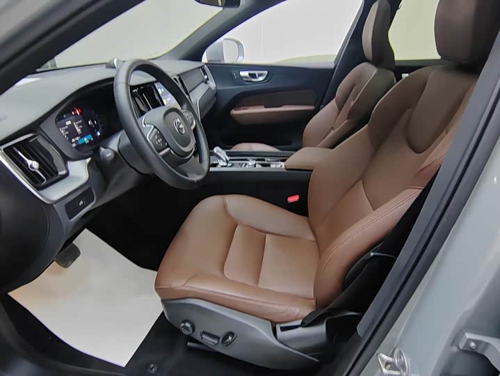 Volvo XC60 2025 2025款 B5 四驱智逸豪华版