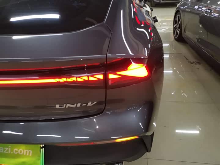 Changan UNI-V Hybrid 2023 2023款 智电iDD 1.5T 113km智趣型