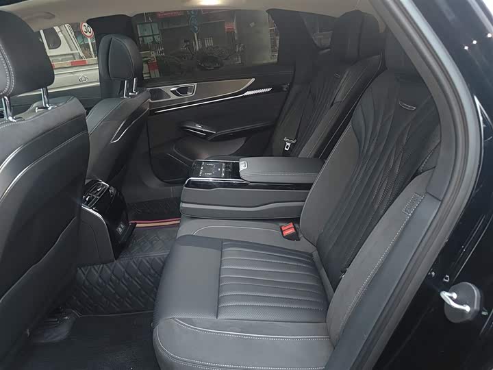 Hongqi H9 2025 2025款 2.0T 两驱旗享私享风尚版 5座