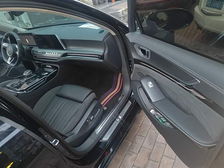 Hongqi H9 2025 2025款 2.0T 两驱旗享私享风尚版 5座