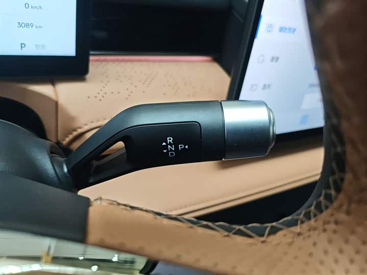 Geely Galaxy Starshine 8 EM-i 2025 2025款 130km EM-i 旗舰版