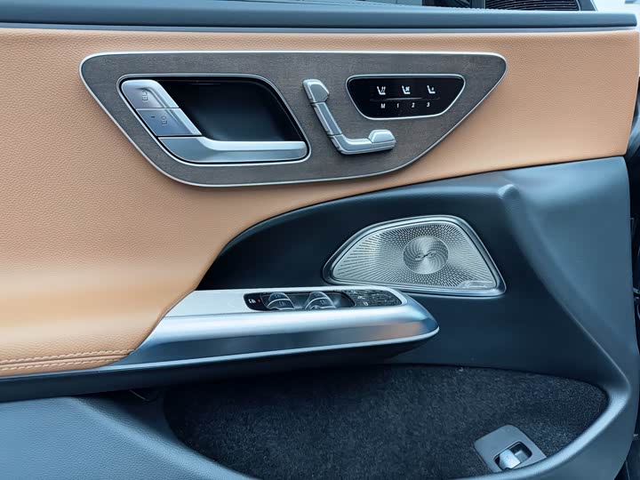 Mercedes-Benz E-Class 2025 2025款 E 300 L 豪华型