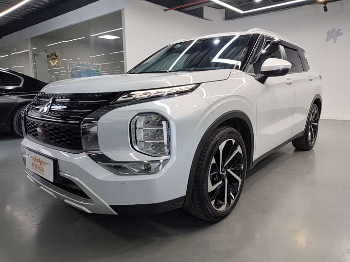 Mitsubishi Outlander 2023 2023款 1.5T CVT四驱尊耀版 7座