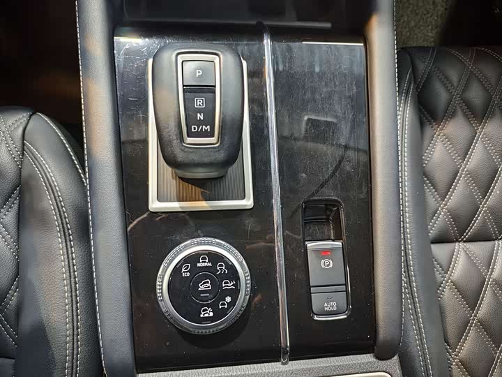 Mitsubishi Outlander 2023 2023款 1.5T CVT四驱尊耀版 7座