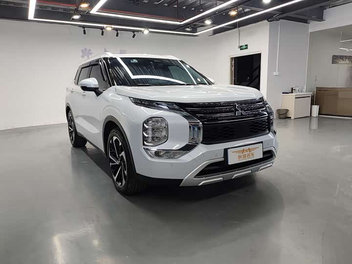 Mitsubishi Outlander 2023 2023款 1.5T CVT四驱尊耀版 7座