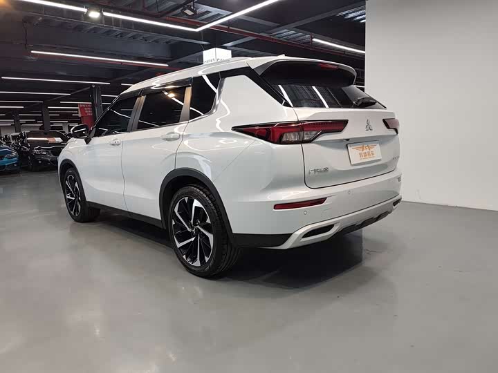 Mitsubishi Outlander 2023 2023款 1.5T CVT四驱尊耀版 7座