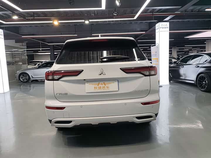 Mitsubishi Outlander 2023 2023款 1.5T CVT四驱尊耀版 7座