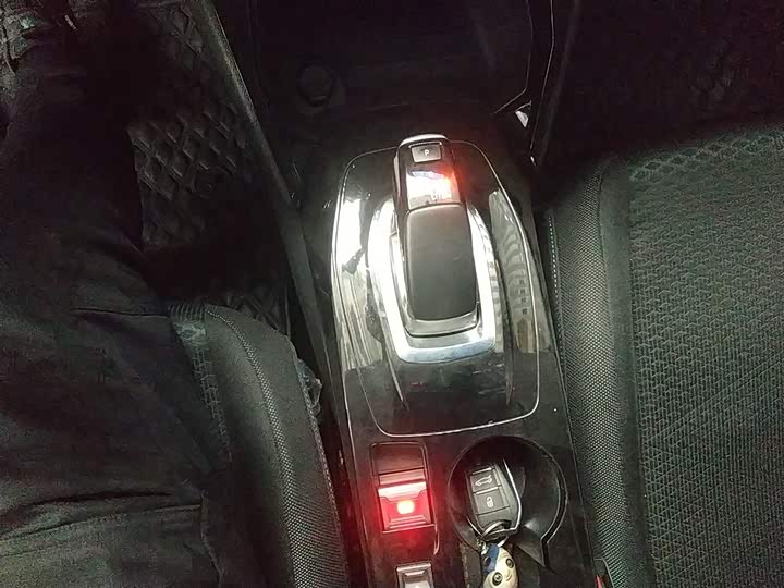 Peugeot e2008 2020 2020款 锋尚版