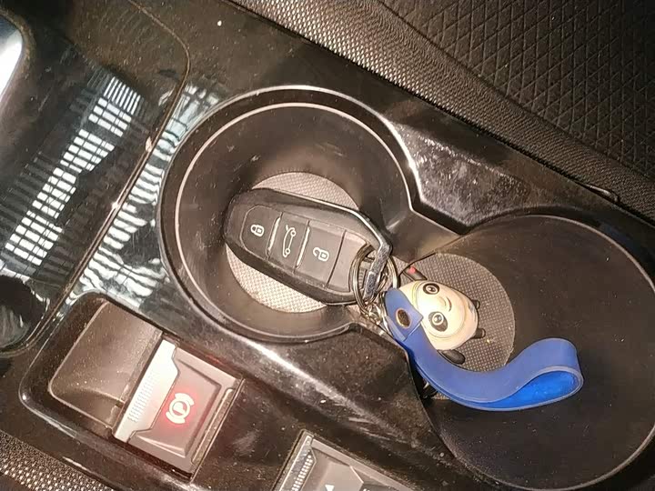 Peugeot e2008 2020 2020款 锋尚版