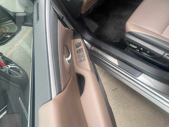 Lexus ES 2025 2025款 300h 臻享版