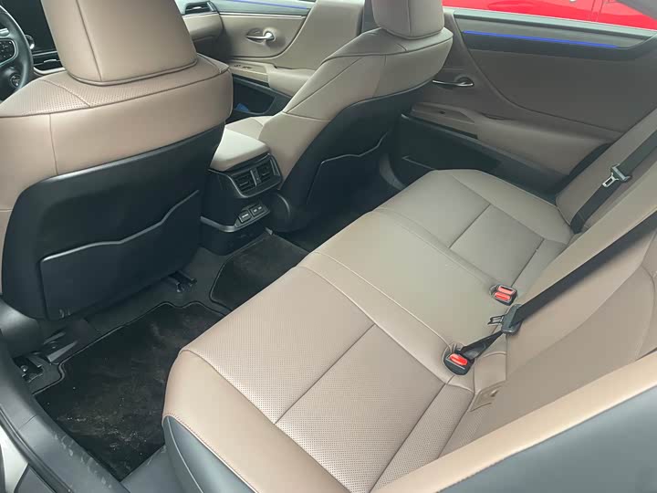 Lexus ES 2025 2025款 300h 臻享版