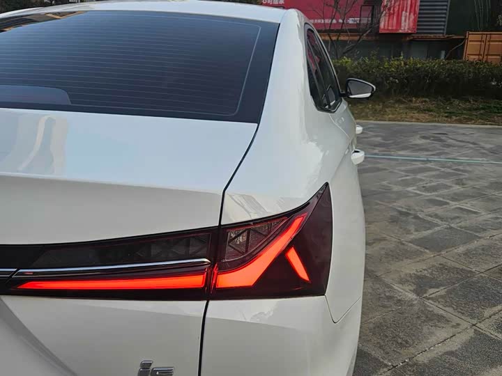Roewe i5 2023 2023款 1.5L CVT尊荣版