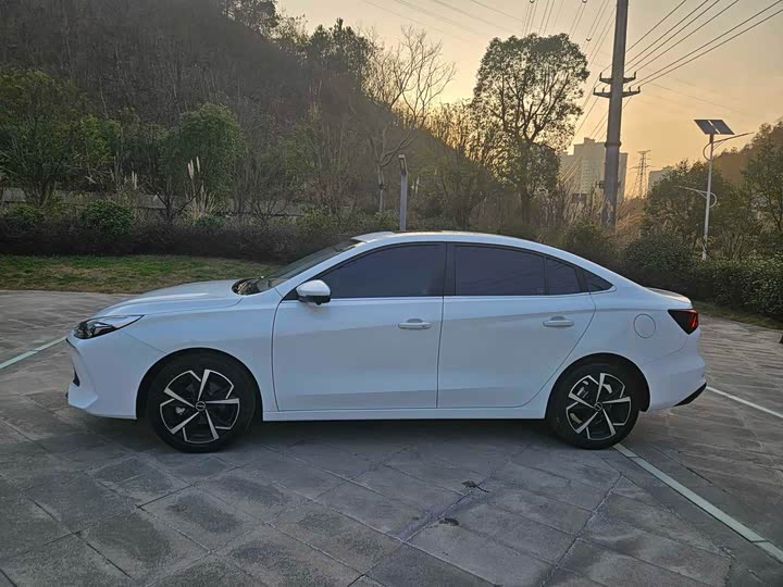 Roewe i5 2023 2023款 1.5L CVT尊荣版