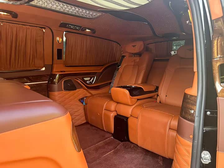 Mercedes-Benz Vito 2024 2024款 2.0T 商务版 7座