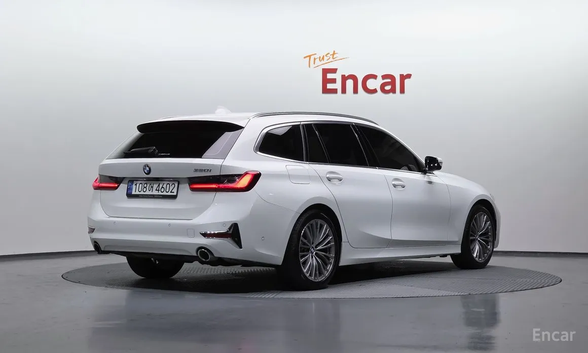 BMW 3 Series 2019 320i Touring Luxury