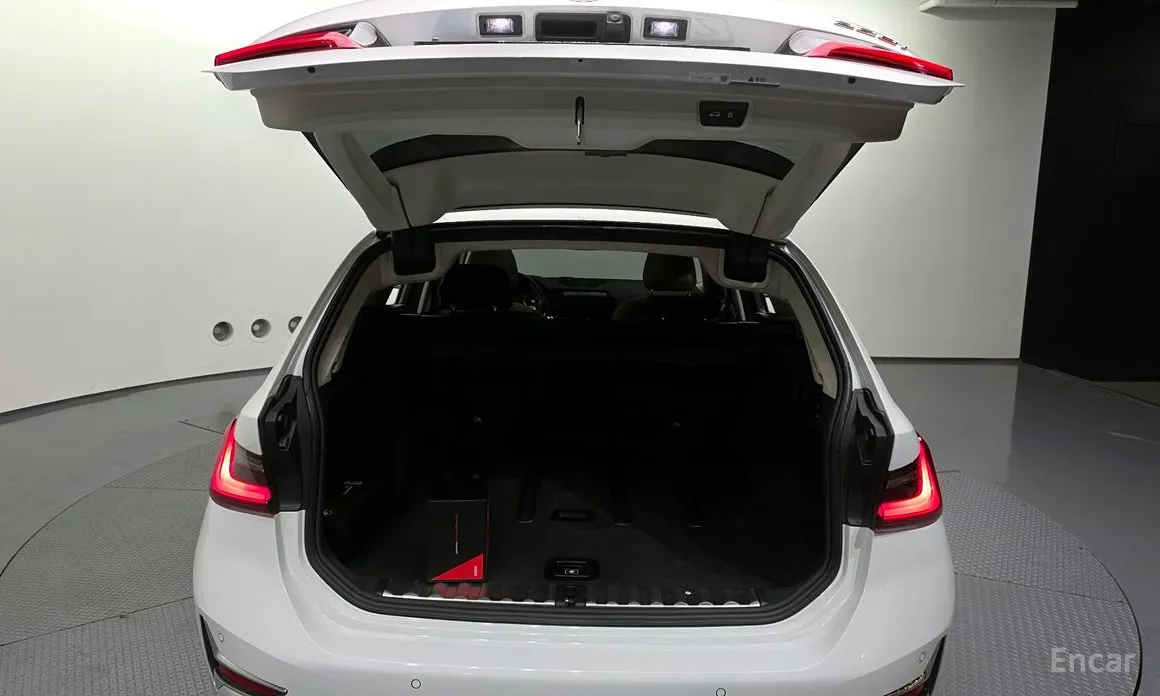 BMW 3 Series 2019 320i Touring Luxury