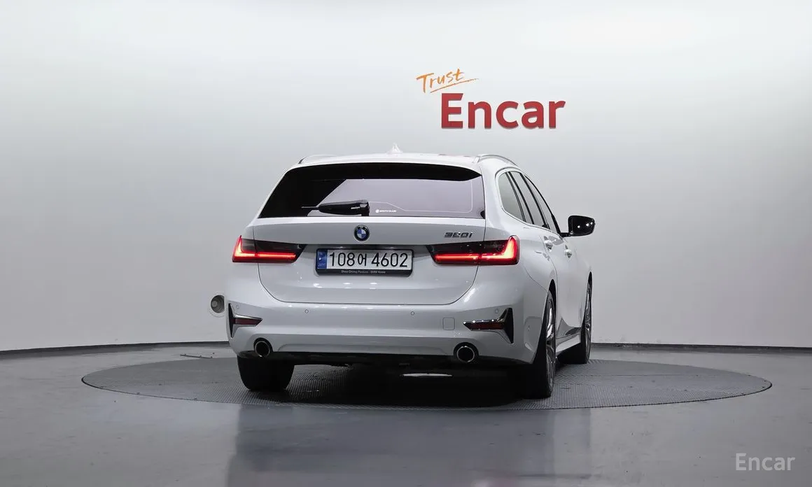 BMW 3 Series 2019 320i Touring Luxury