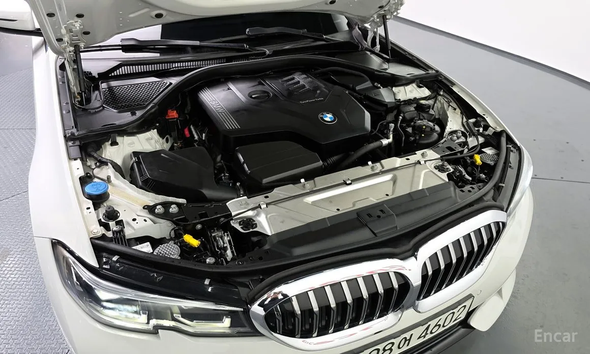 BMW 3 Series 2019 320i Touring Luxury