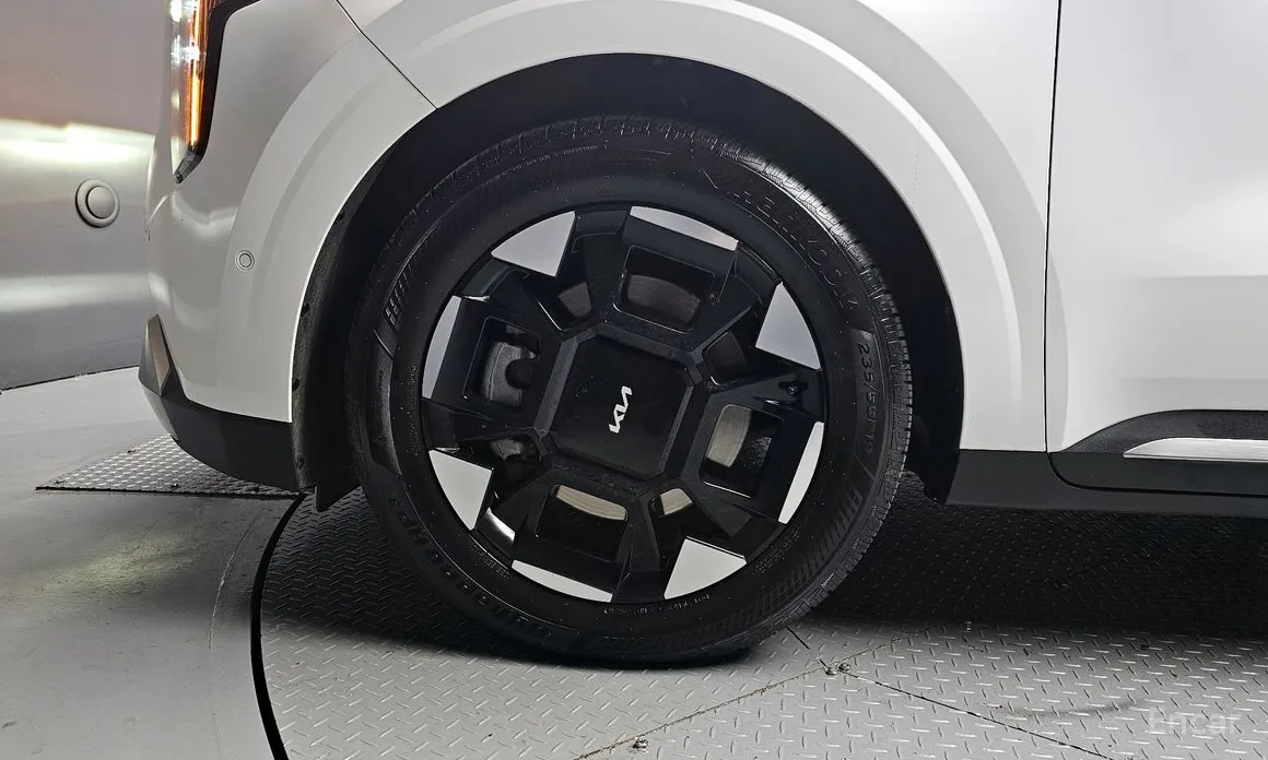 Kia Carnival 2023 9-Seater Signature