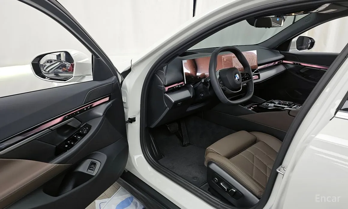 BMW 5 Series 2023 520i