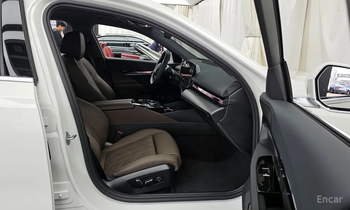 BMW 5 Series 2023 520i