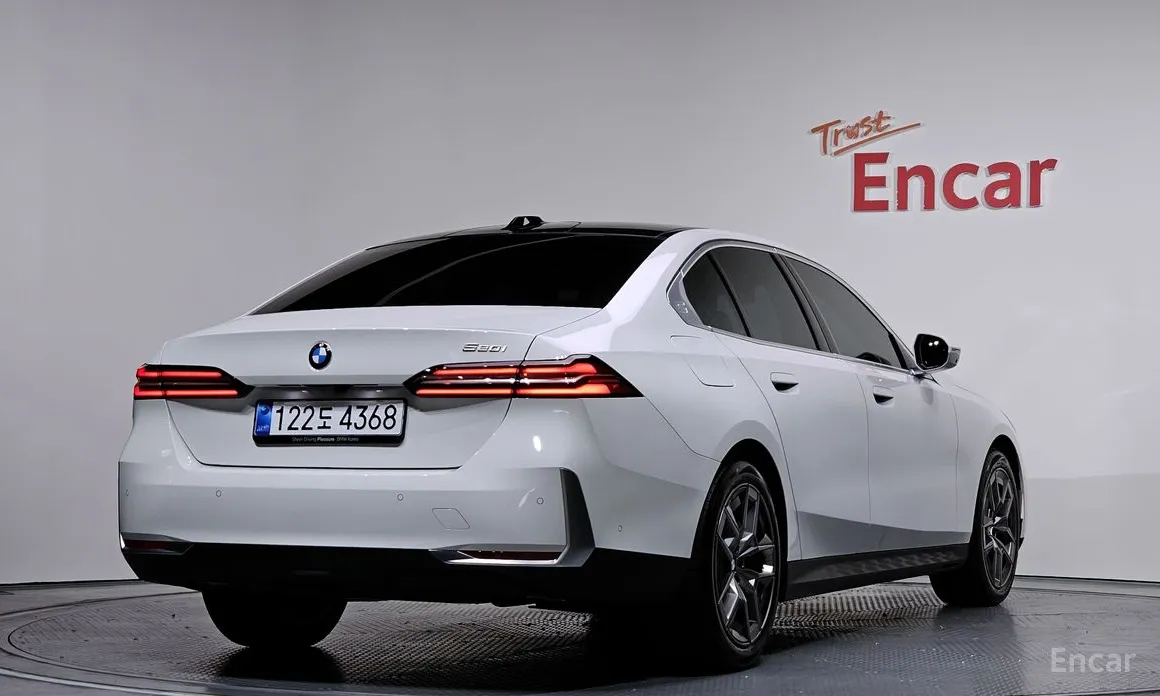 BMW 5 Series 2023 520i