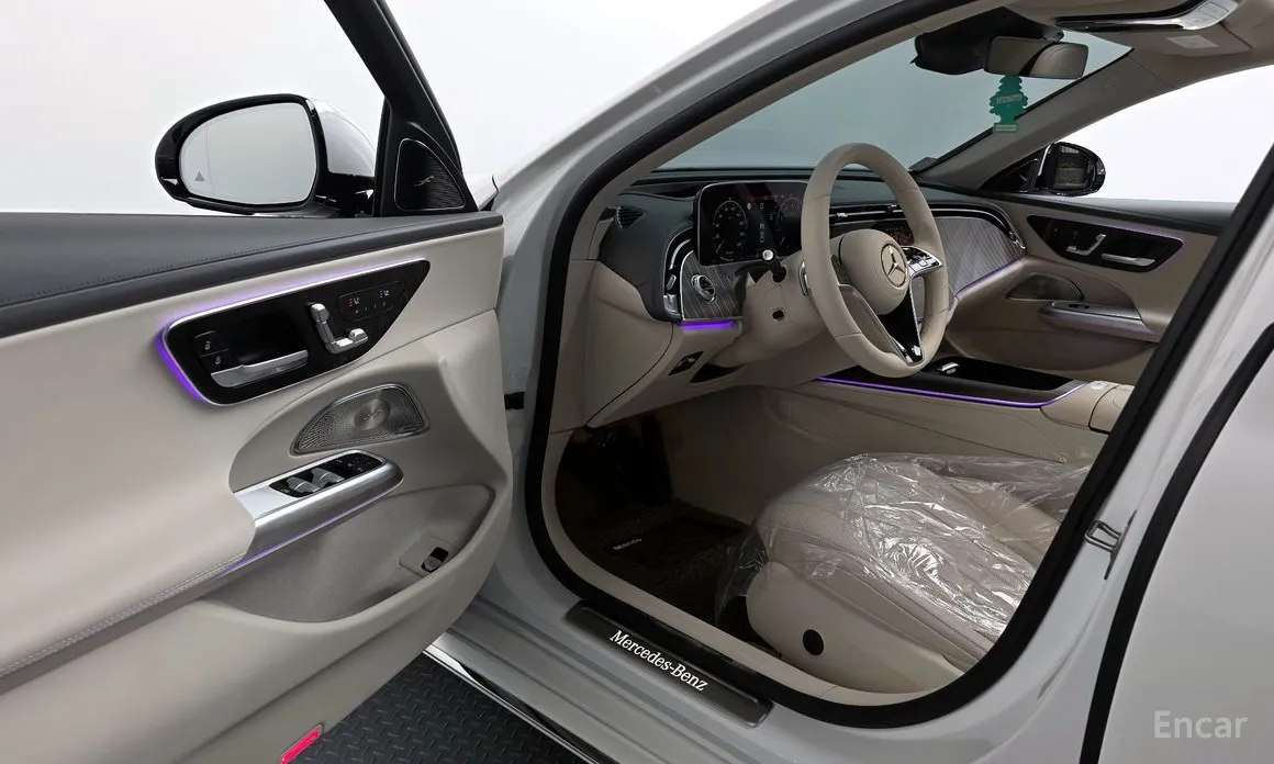 Mercedes-Benz E-Class 2024 E300 4MATIC Exclusive