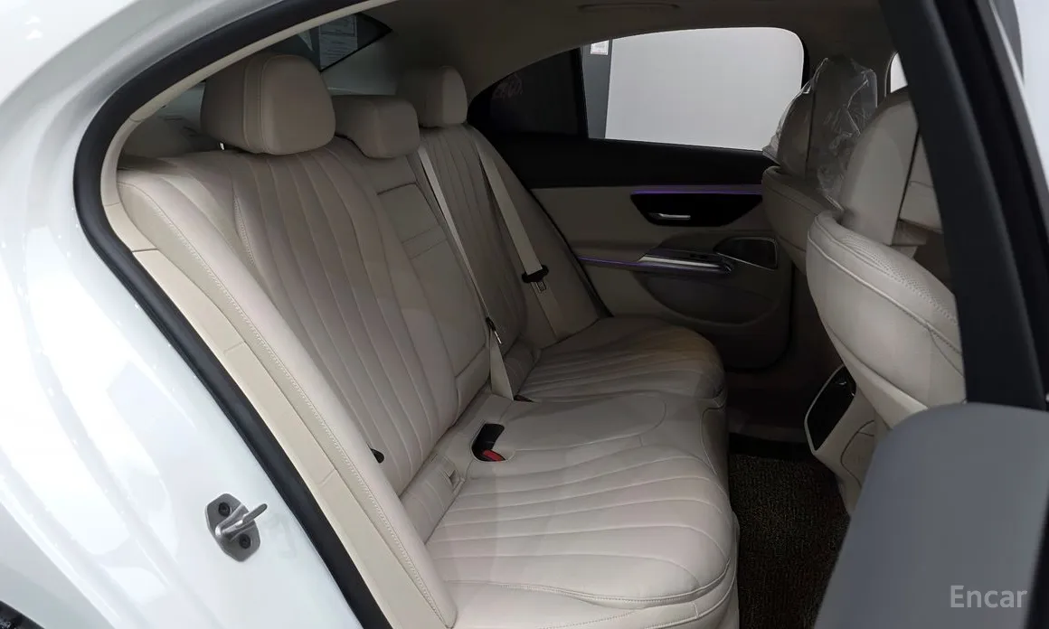 Mercedes-Benz E-Class 2024 E300 4MATIC Exclusive