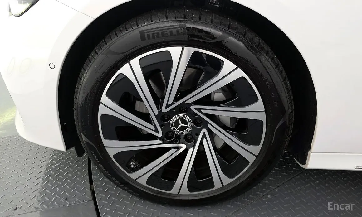 Mercedes-Benz E-Class 2024 E300 4MATIC Exclusive