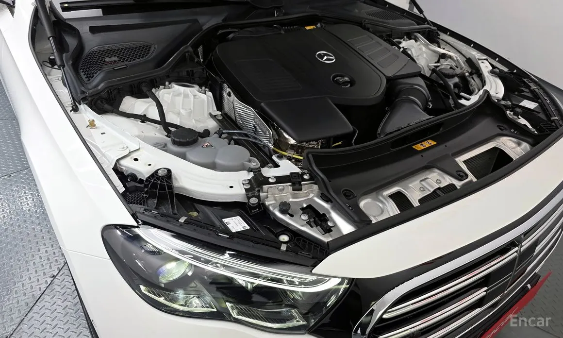 Mercedes-Benz E-Class 2024 E300 4MATIC Exclusive