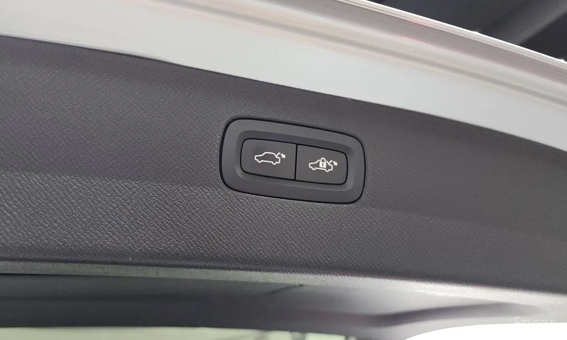 Volvo XC90 2016 T8 R-Design Hybrid