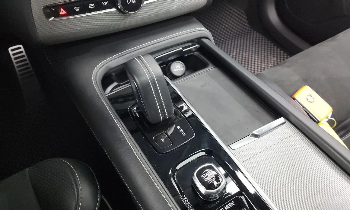 Volvo XC90 2016 T8 R-Design Hybrid