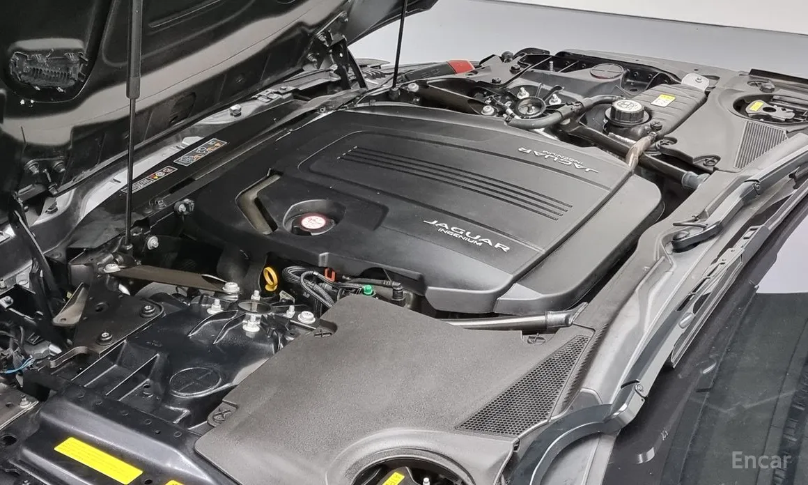 Jaguar F-Type 2013 P300 Coupe