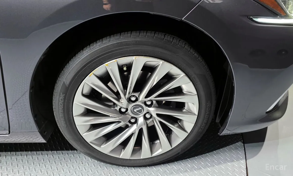 Lexus ES 2018 Luxury Plus