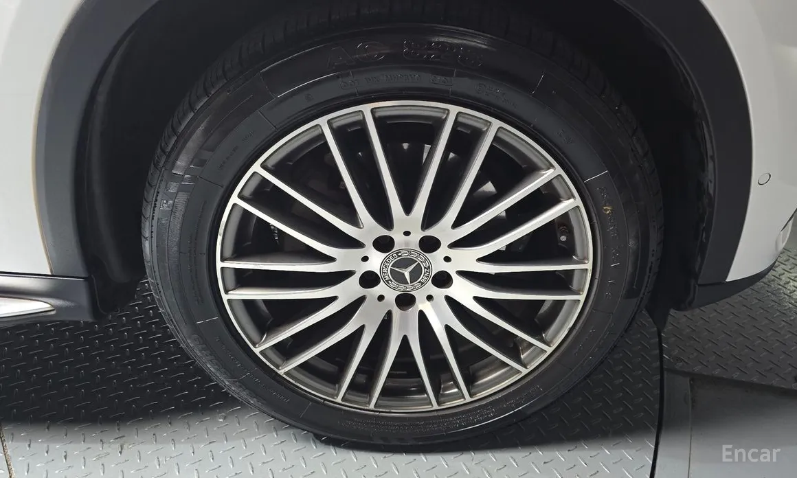 Mercedes-Benz GLC-Class 2023 GLC220 d 4MATIC