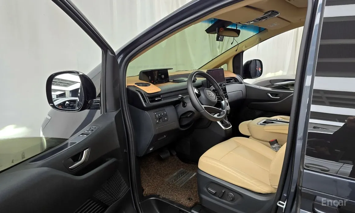 Hyundai Staria 2021 4WD Tourer 9-Seater