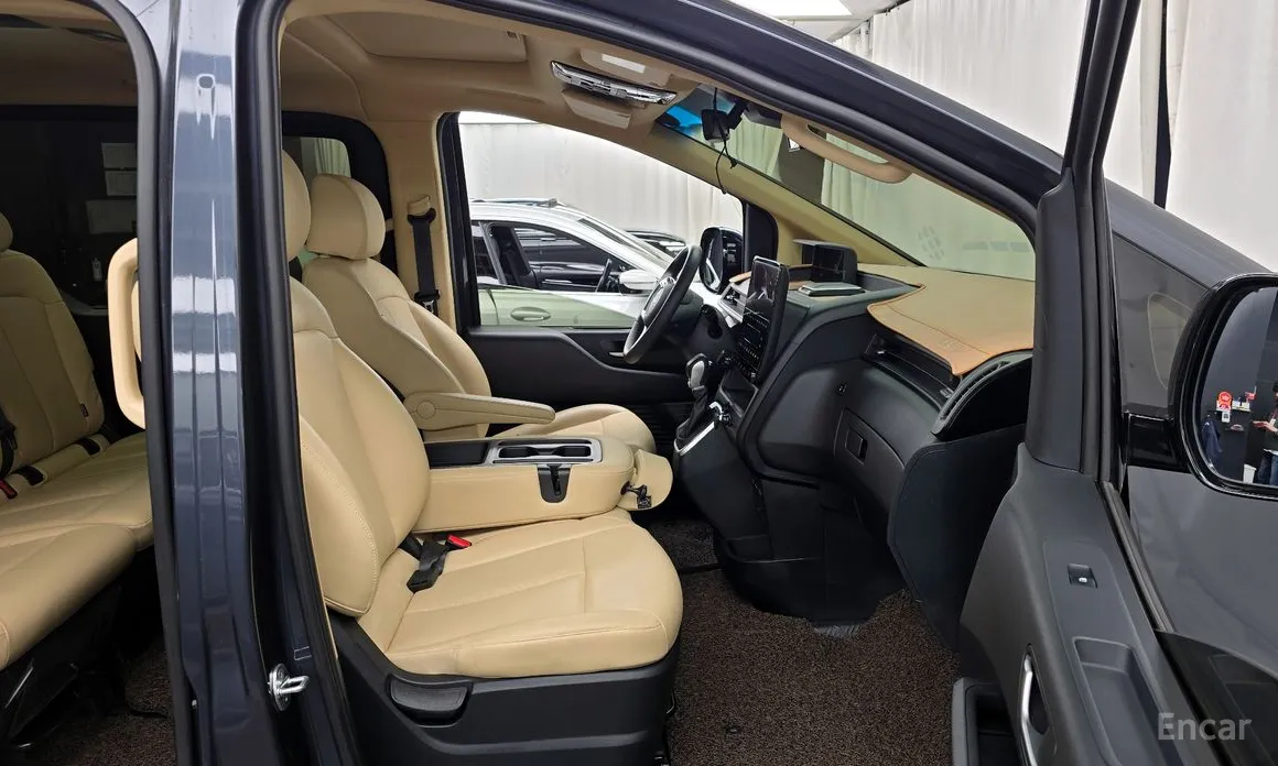 Hyundai Staria 2021 4WD Tourer 9-Seater