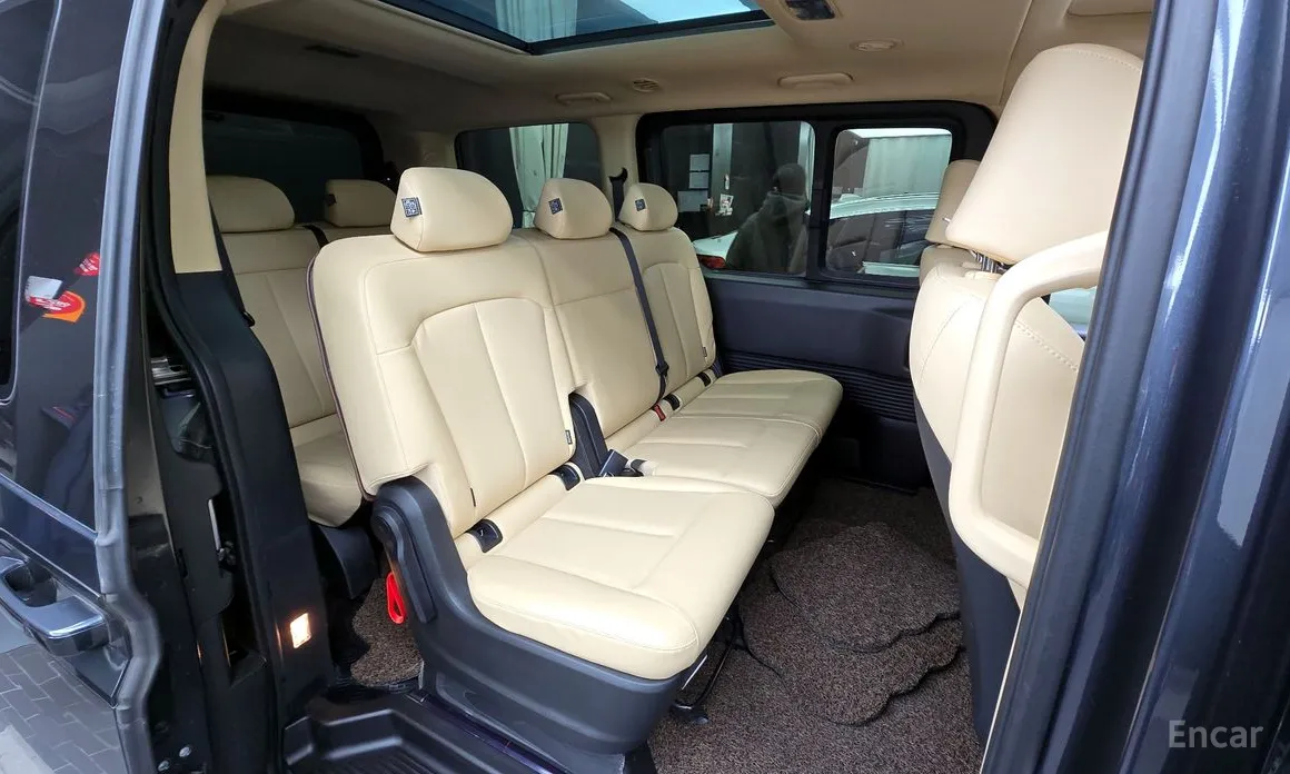 Hyundai Staria 2021 4WD Tourer 9-Seater