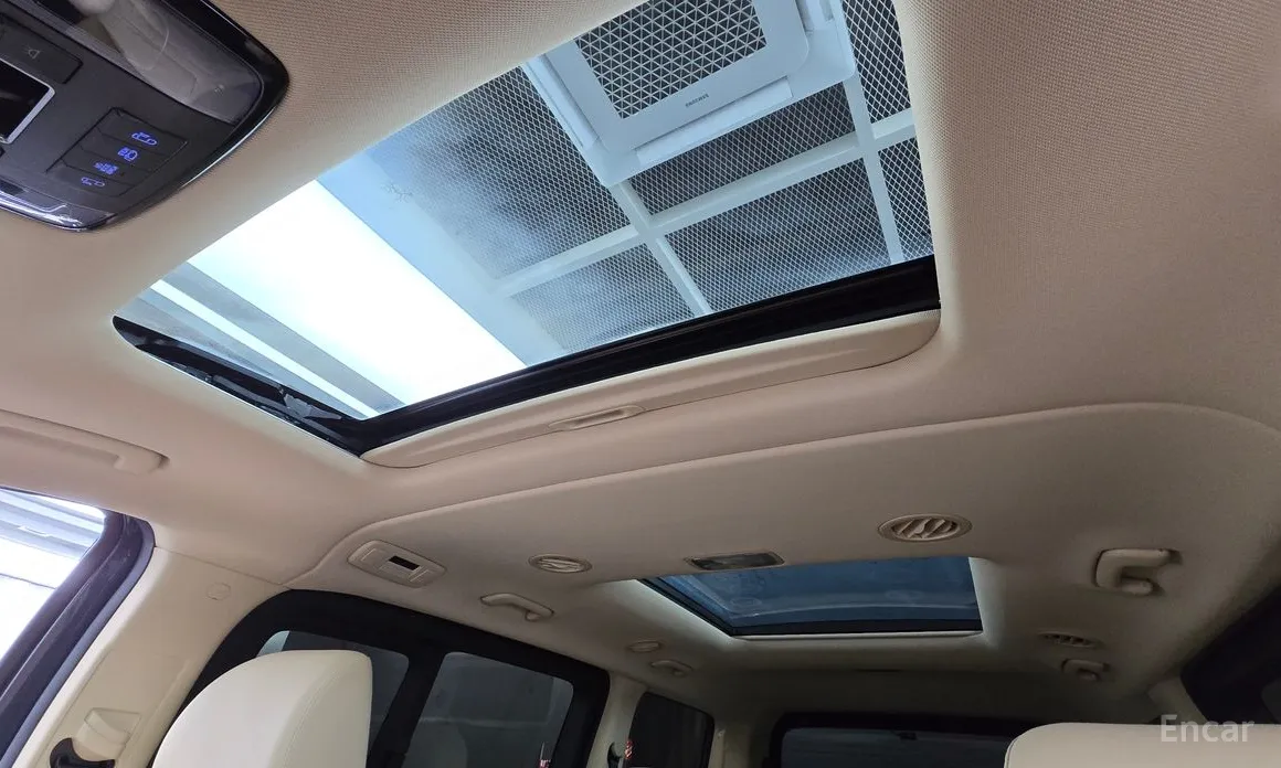 Hyundai Staria 2021 4WD Tourer 9-Seater