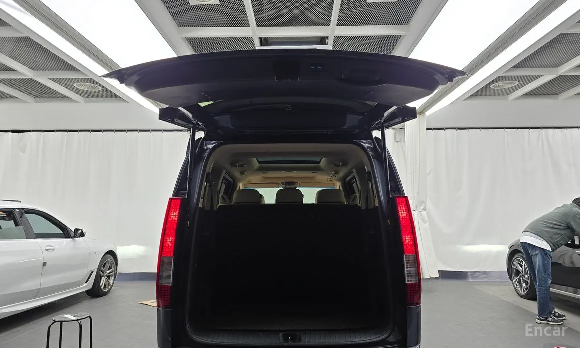 Hyundai Staria 2021 4WD Tourer 9-Seater