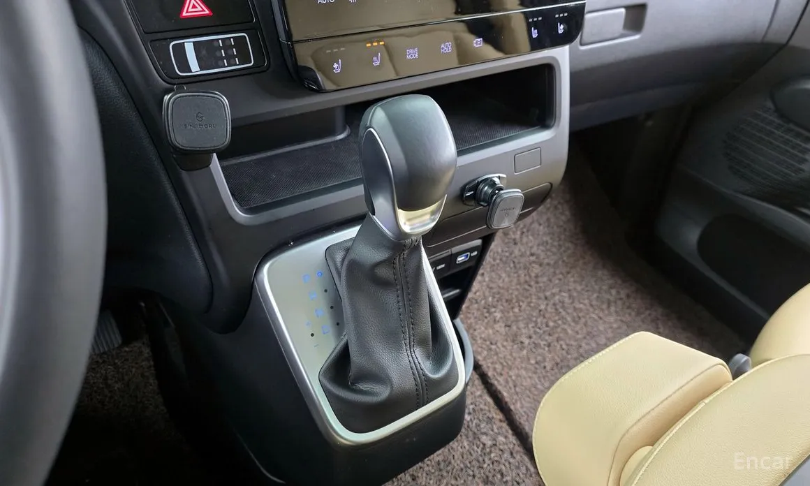 Hyundai Staria 2021 4WD Tourer 9-Seater