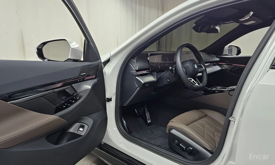 BMW 5 Series 2023 520i M Sport