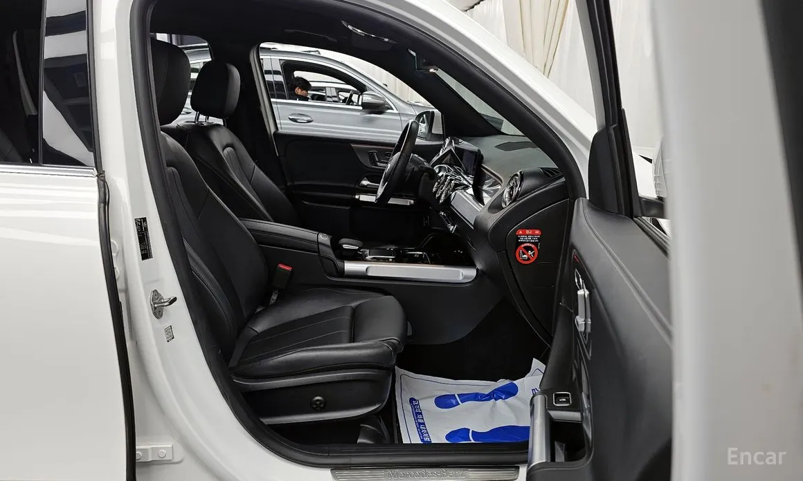 Mercedes-Benz GLB-Class 2020 GLB220