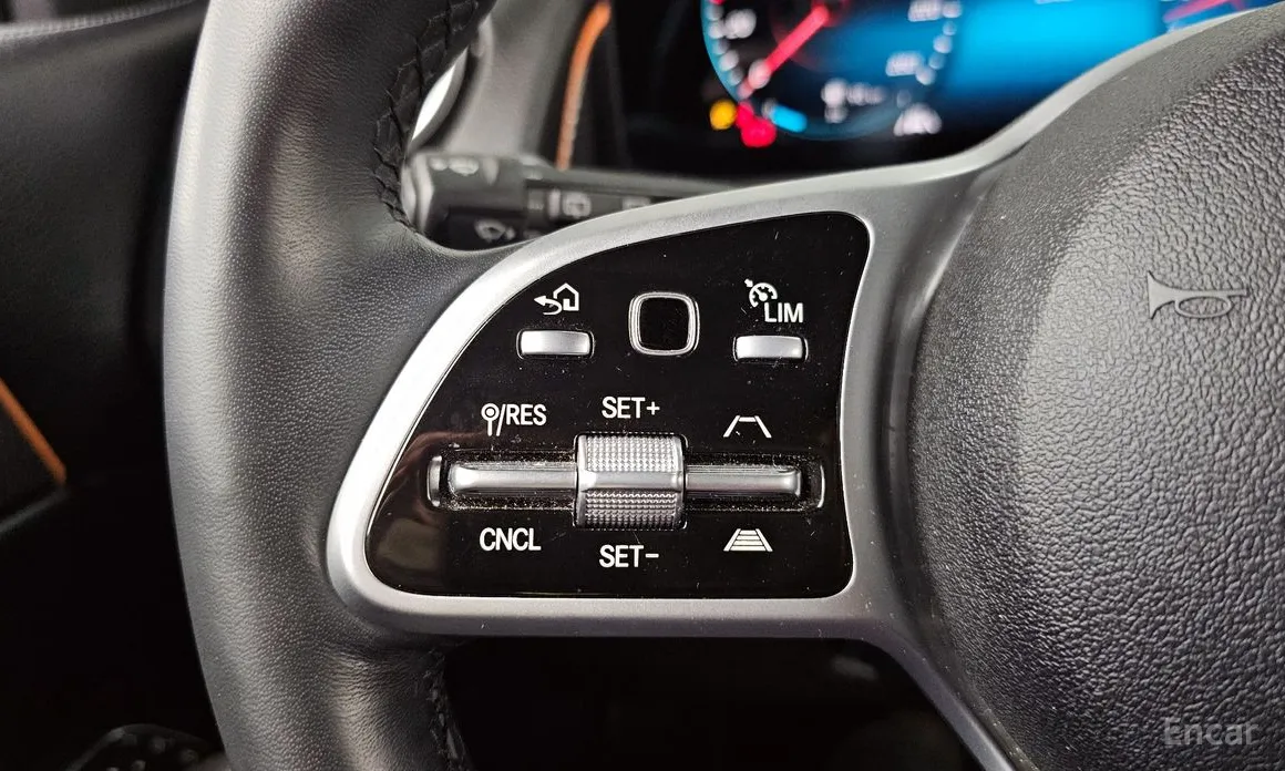 Mercedes-Benz GLB-Class 2020 GLB220