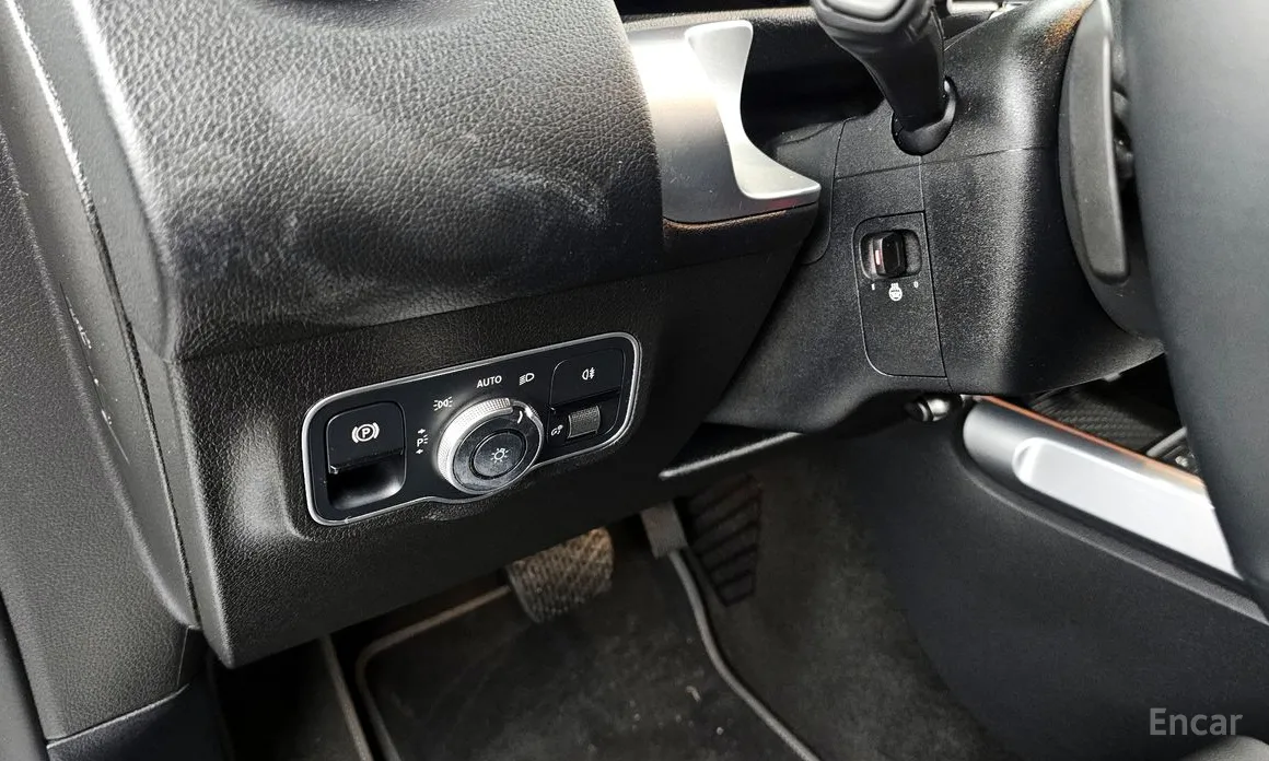 Mercedes-Benz GLB-Class 2020 GLB220