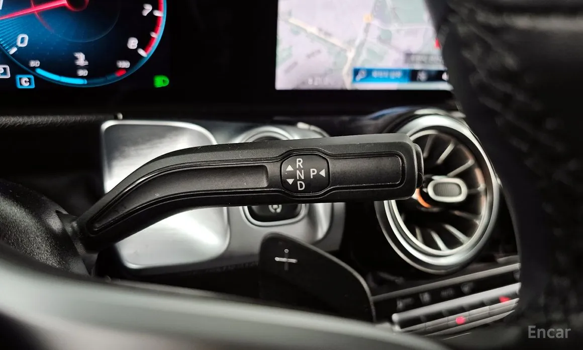 Mercedes-Benz GLB-Class 2020 GLB220