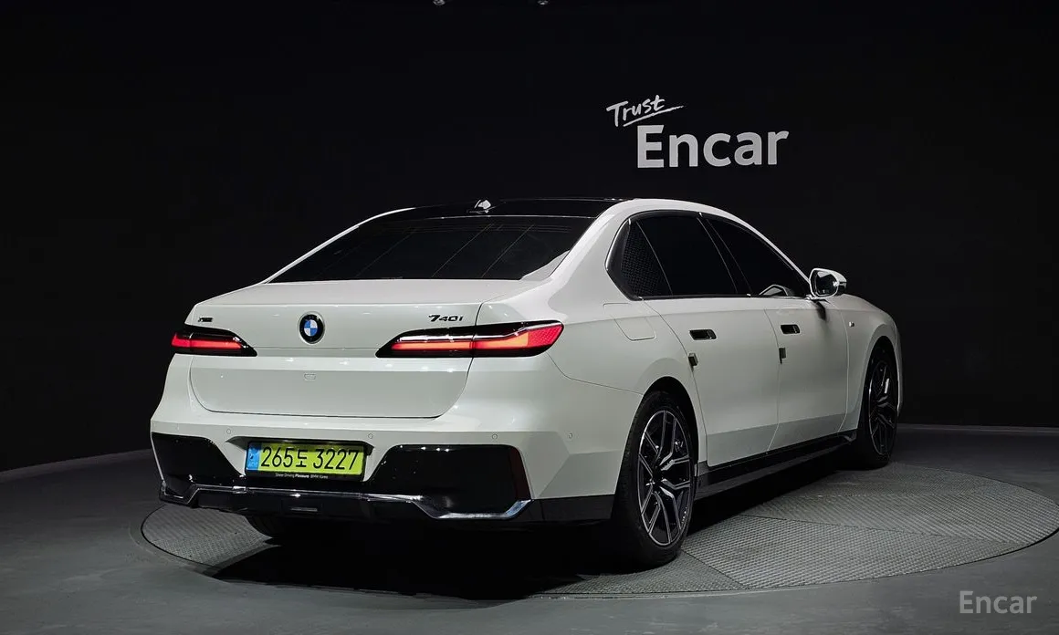 BMW 7 Series 2022 740i xDrive M Sport Limited