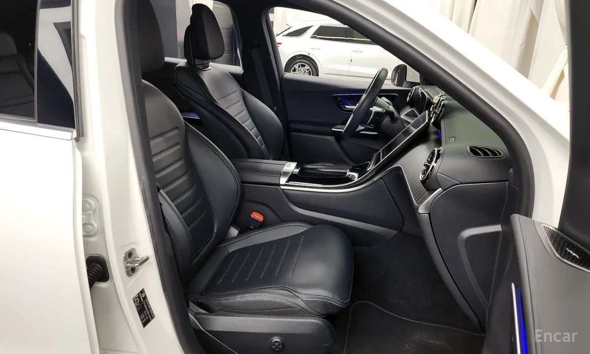 Mercedes-Benz GLC-Class 2023 GLC300 4MATIC AMG Line